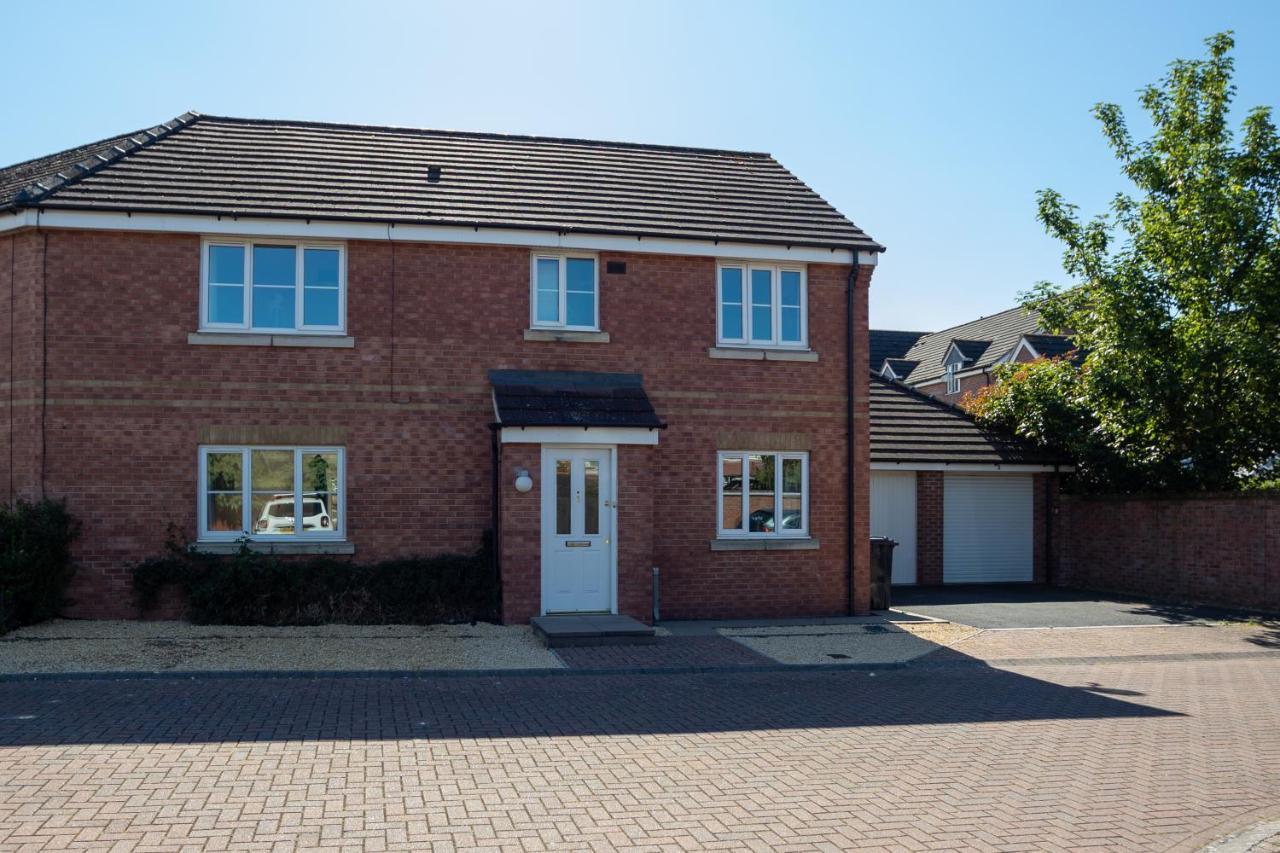 Hereford - Finch House - Modern 4 Bedroom House Located In South Hereford, Dog Friendly With Nearby Countryside, Pool Table, Sleeps Up To 10 Guests - Hosted By Rentmyhouse 외부 사진