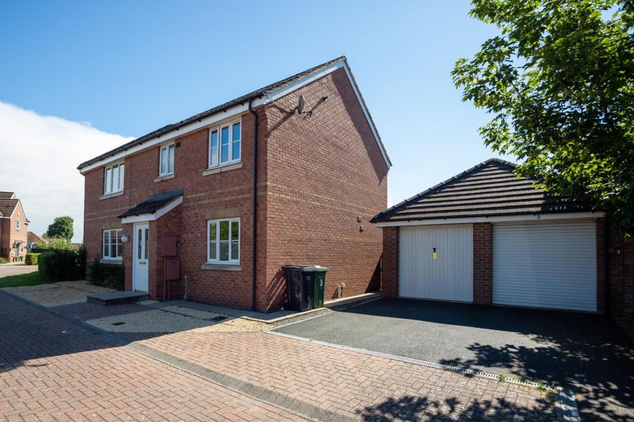 Hereford - Finch House - Modern 4 Bedroom House Located In South Hereford, Dog Friendly With Nearby Countryside, Pool Table, Sleeps Up To 10 Guests - Hosted By Rentmyhouse 외부 사진