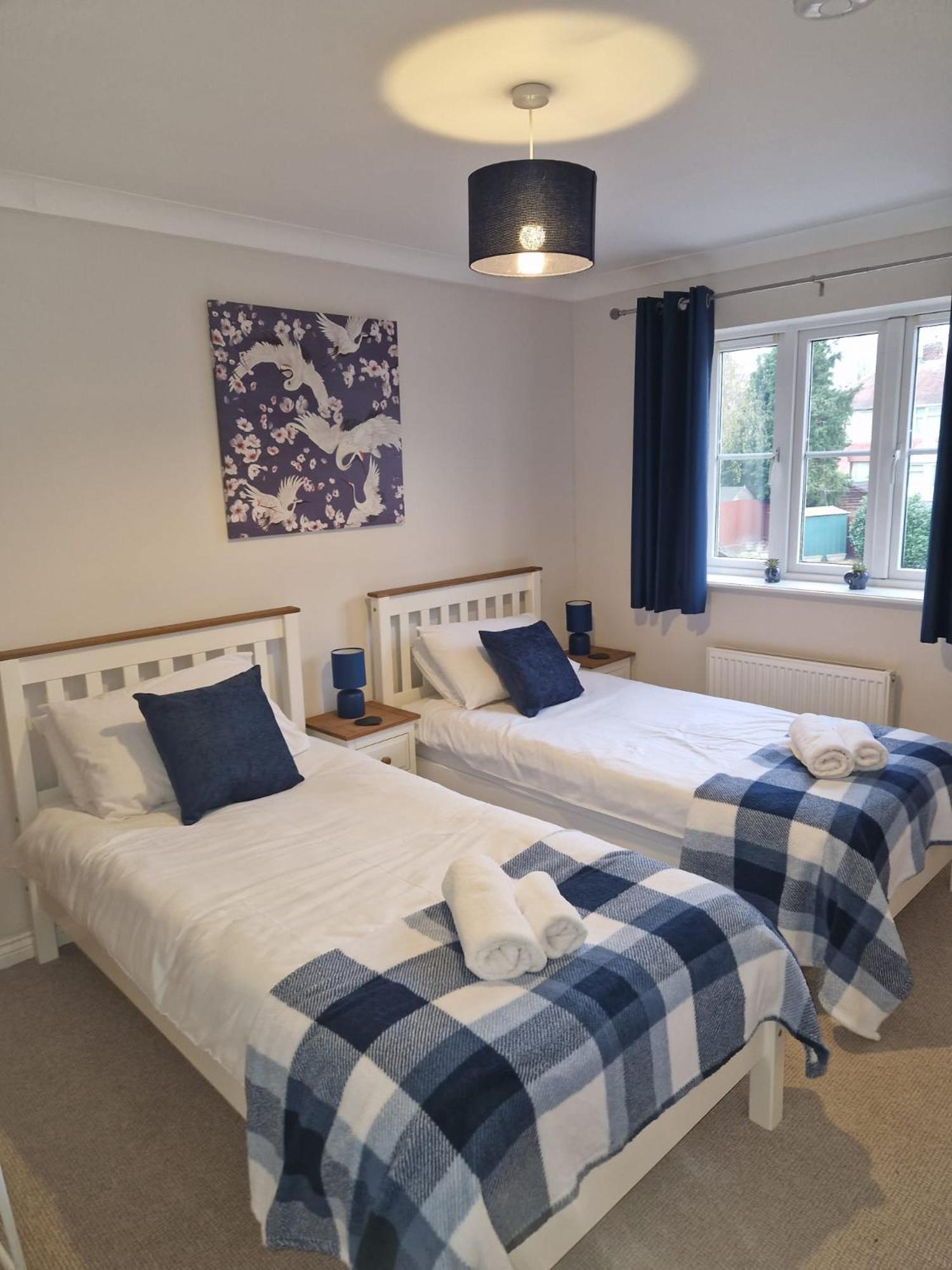 Hereford - Finch House - Modern 4 Bedroom House Located In South Hereford, Dog Friendly With Nearby Countryside, Pool Table, Sleeps Up To 10 Guests - Hosted By Rentmyhouse 외부 사진