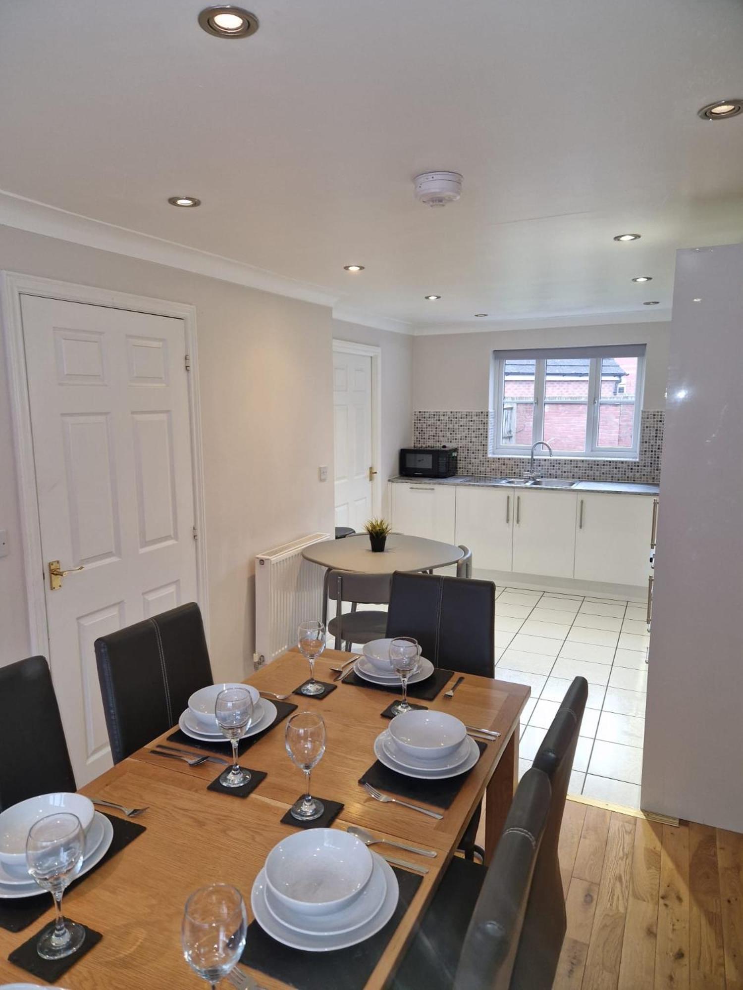 Hereford - Finch House - Modern 4 Bedroom House Located In South Hereford, Dog Friendly With Nearby Countryside, Pool Table, Sleeps Up To 10 Guests - Hosted By Rentmyhouse 외부 사진