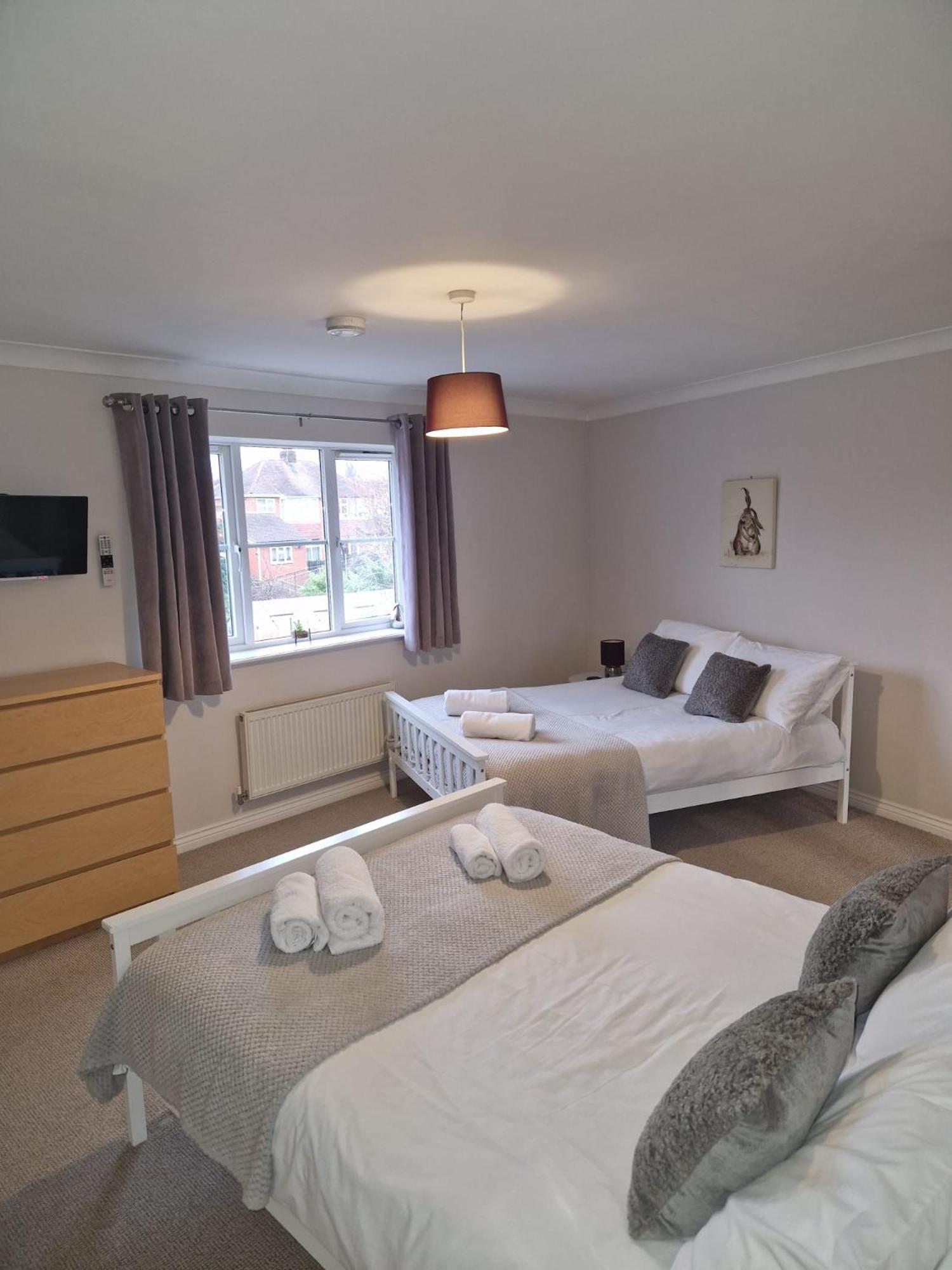 Hereford - Finch House - Modern 4 Bedroom House Located In South Hereford, Dog Friendly With Nearby Countryside, Pool Table, Sleeps Up To 10 Guests - Hosted By Rentmyhouse 외부 사진