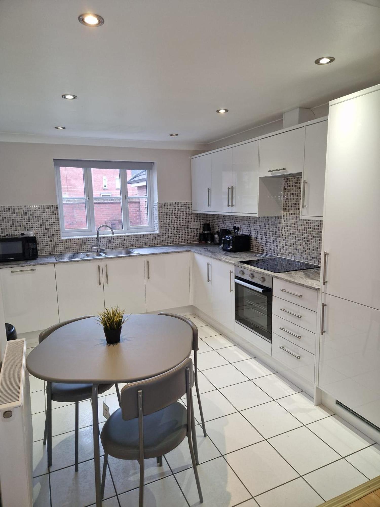 Hereford - Finch House - Modern 4 Bedroom House Located In South Hereford, Dog Friendly With Nearby Countryside, Pool Table, Sleeps Up To 10 Guests - Hosted By Rentmyhouse 외부 사진
